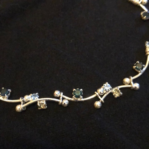 🎉HP🎉🆕💎Blue Stone Flower Patterned Necklace💎 - Picture 2 of 6